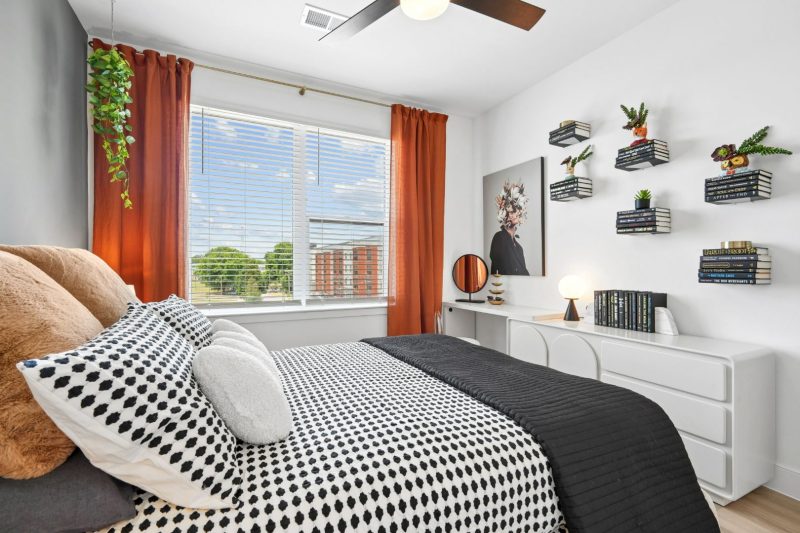 Cavella_LuxuryApartmentCommunity_Bedroom_CharlotteNC