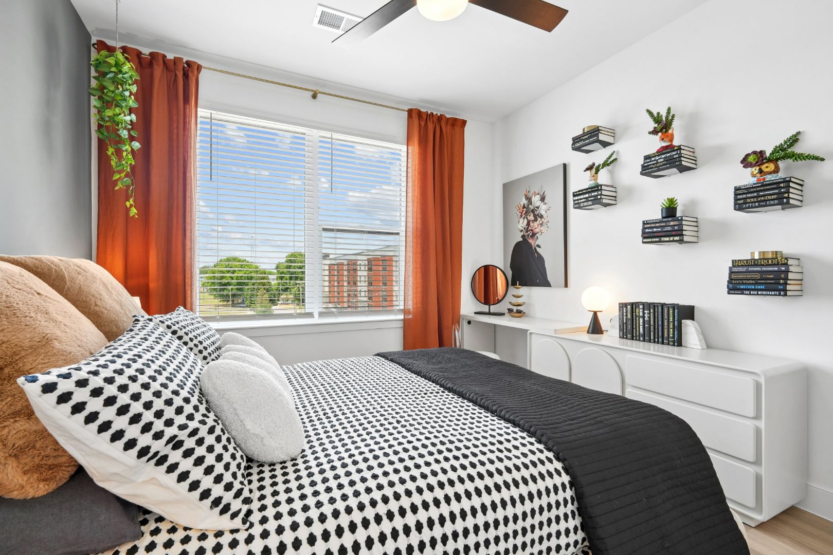 Cavella_LuxuryApartmentCommunity_Bedroom_CharlotteNC