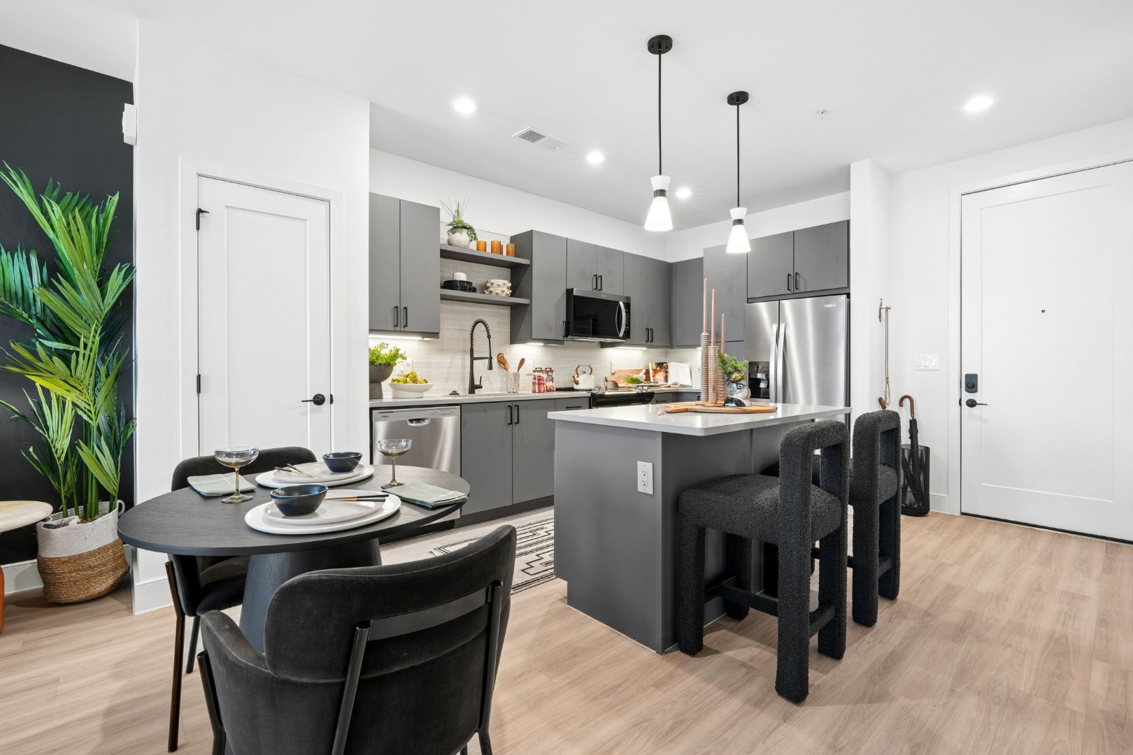 Cavella_LuxuryApartmentCommunity_Kitchen_CharlotteNC