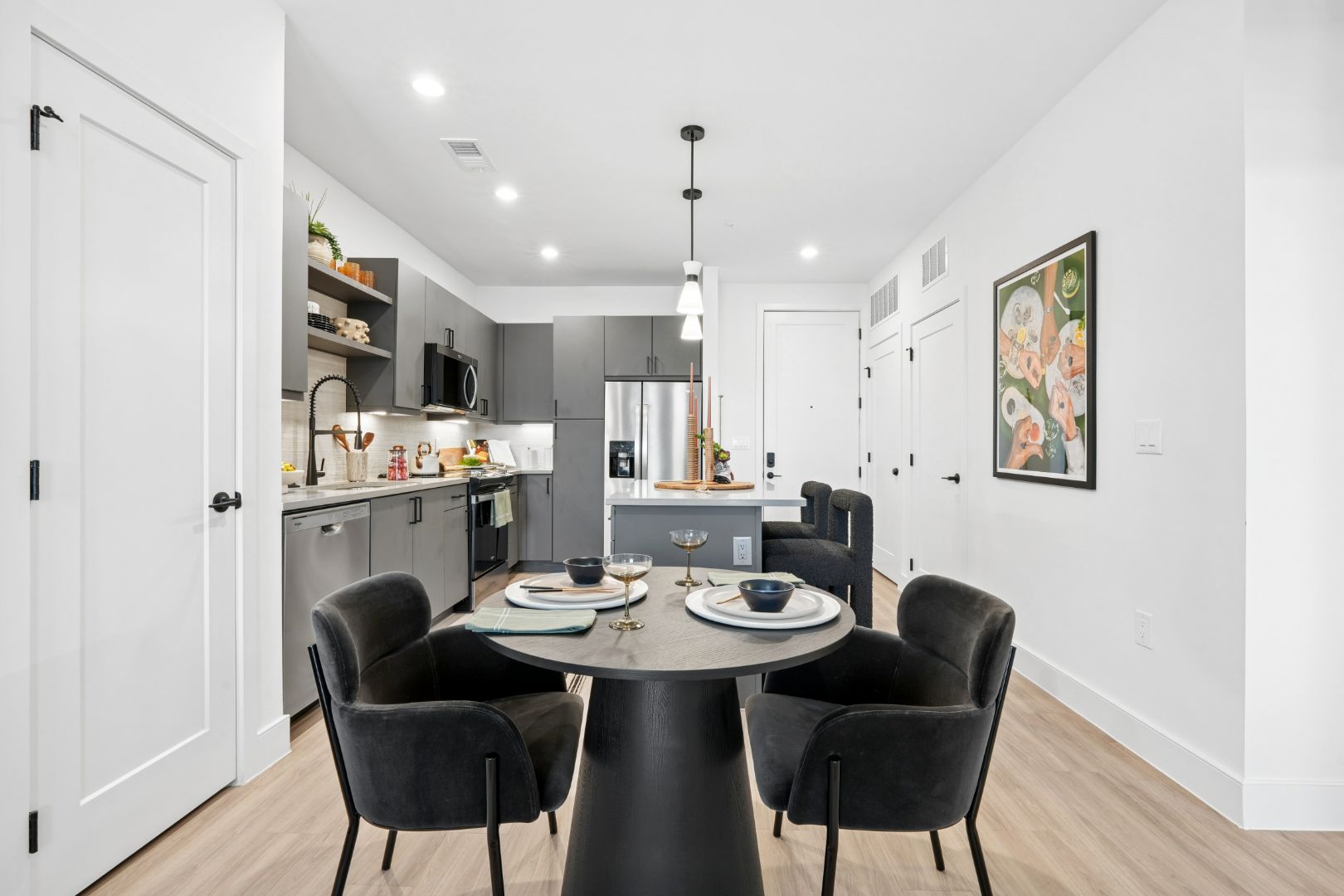 Cavella_LuxuryApartmentCommunity_Kitchen_CharlotteNC
