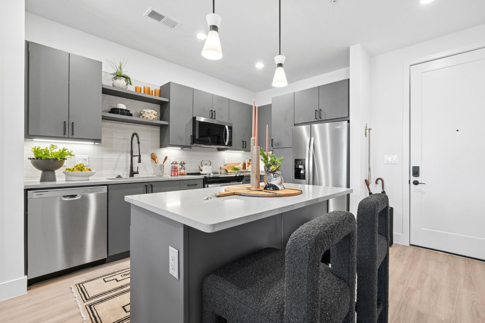 Cavella_LuxuryApartmentCommunity_Kitchen_CharlotteNC