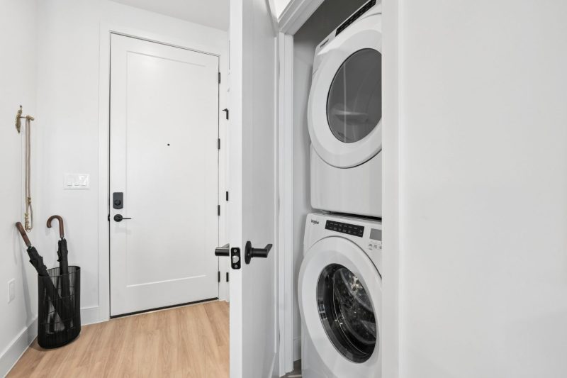 Cavella_LuxuryApartmentCommunity_Pool_CharlotteNC